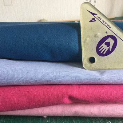 4 tissus très contrastés