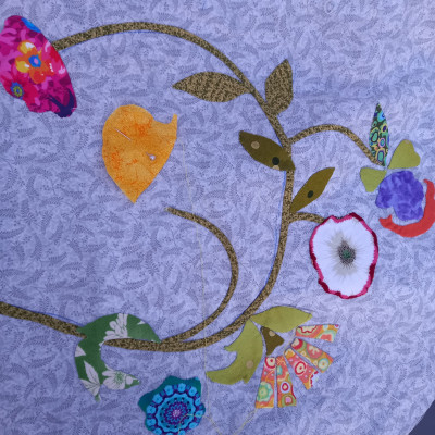 Appliqué en cours, début inégal, puis à force d'attention : la joie ! Bernadette