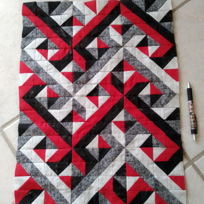 Ca avance doucement. Comme je veux qu'il reste petit, je ne lui ajouterai pas de