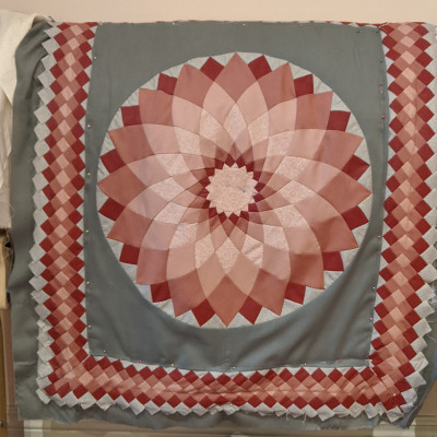 Really old hand-pieced dahlia, needs to be quilted