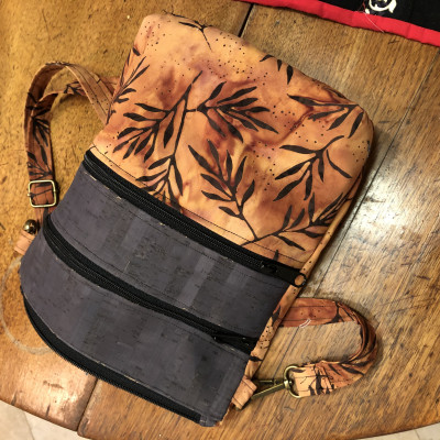 Crossbody bag with cork and batik