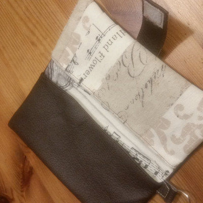 Smarty2go außen Leder, innen Musikstoff