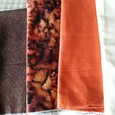 J'ai été obligé de changer mes couleurs orange et jaune car je n'achète le tissu