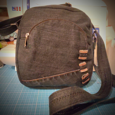 Die zweite Tasche......wie jedes Jahr aus einer alten Jeans genäht....😁🍀