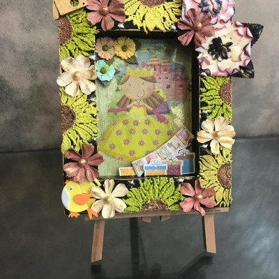 #itsybitsyshadowbox#embosingpaste#handmadeflower#decopage